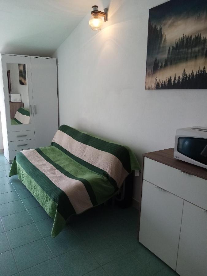 Apartmani Nikola ビオグラード・ナ・モル エクステリア 写真