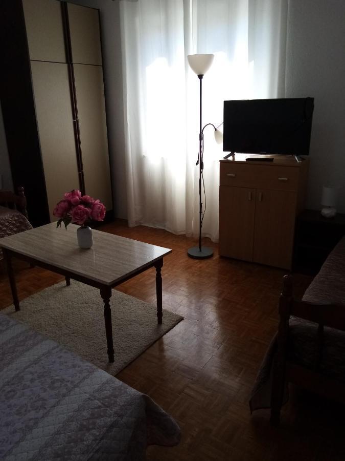 Apartmani Nikola ビオグラード・ナ・モル エクステリア 写真