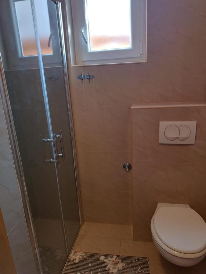 Apartmani Nikola ビオグラード・ナ・モル エクステリア 写真