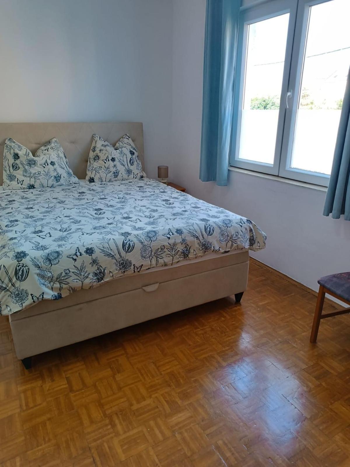 Apartmani Nikola ビオグラード・ナ・モル エクステリア 写真